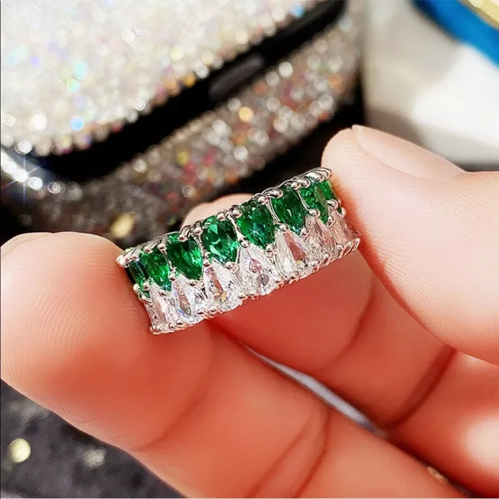 New Women’s 925 Silver Beautiful Luxurious Emerald Diamond Ring - Picture 2 of 4
